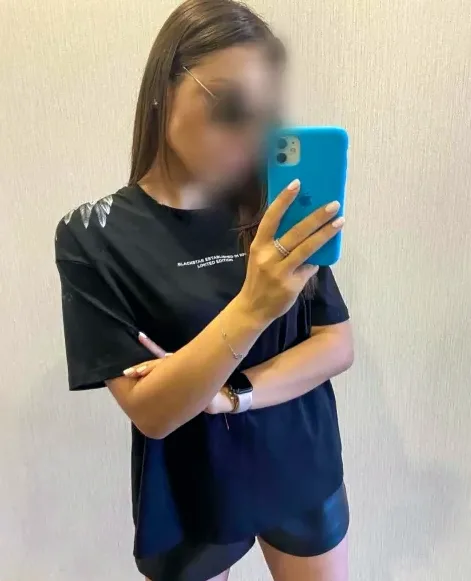 Alexandra, 27