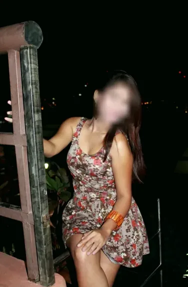 Andrea, 32