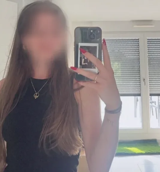 Astrid, 27