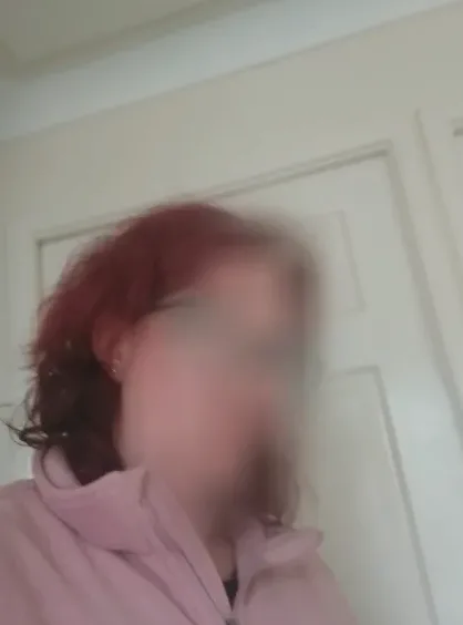 Bettina, 33