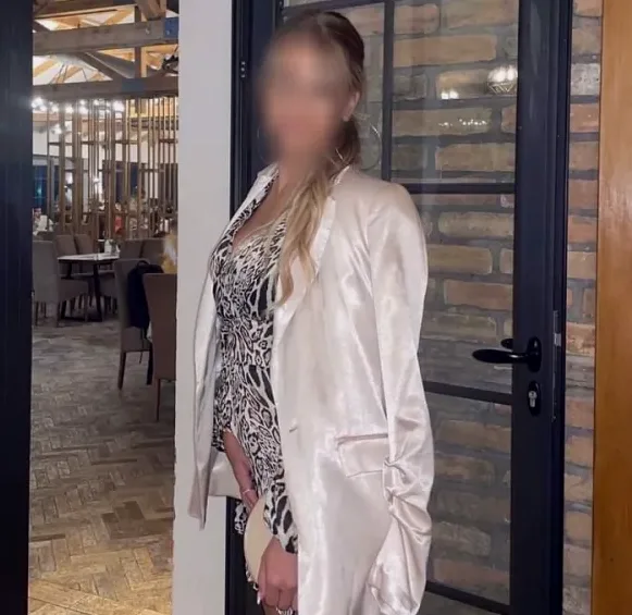 Laura, 25